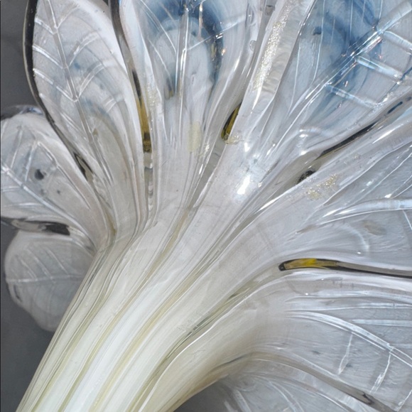 A vintage hand-blown Murano glass flower with a long stem. - Picture 6 of 9